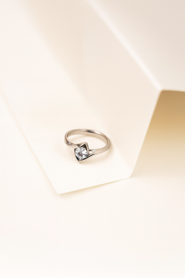 Luna Enchant Solitaire Ring