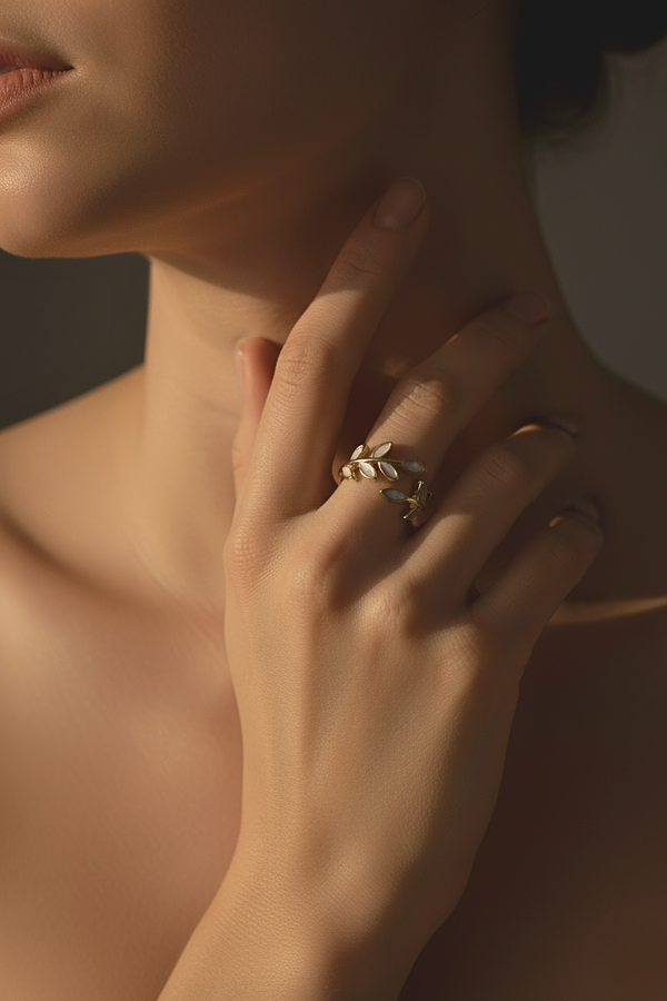 Elara Leaf Ring